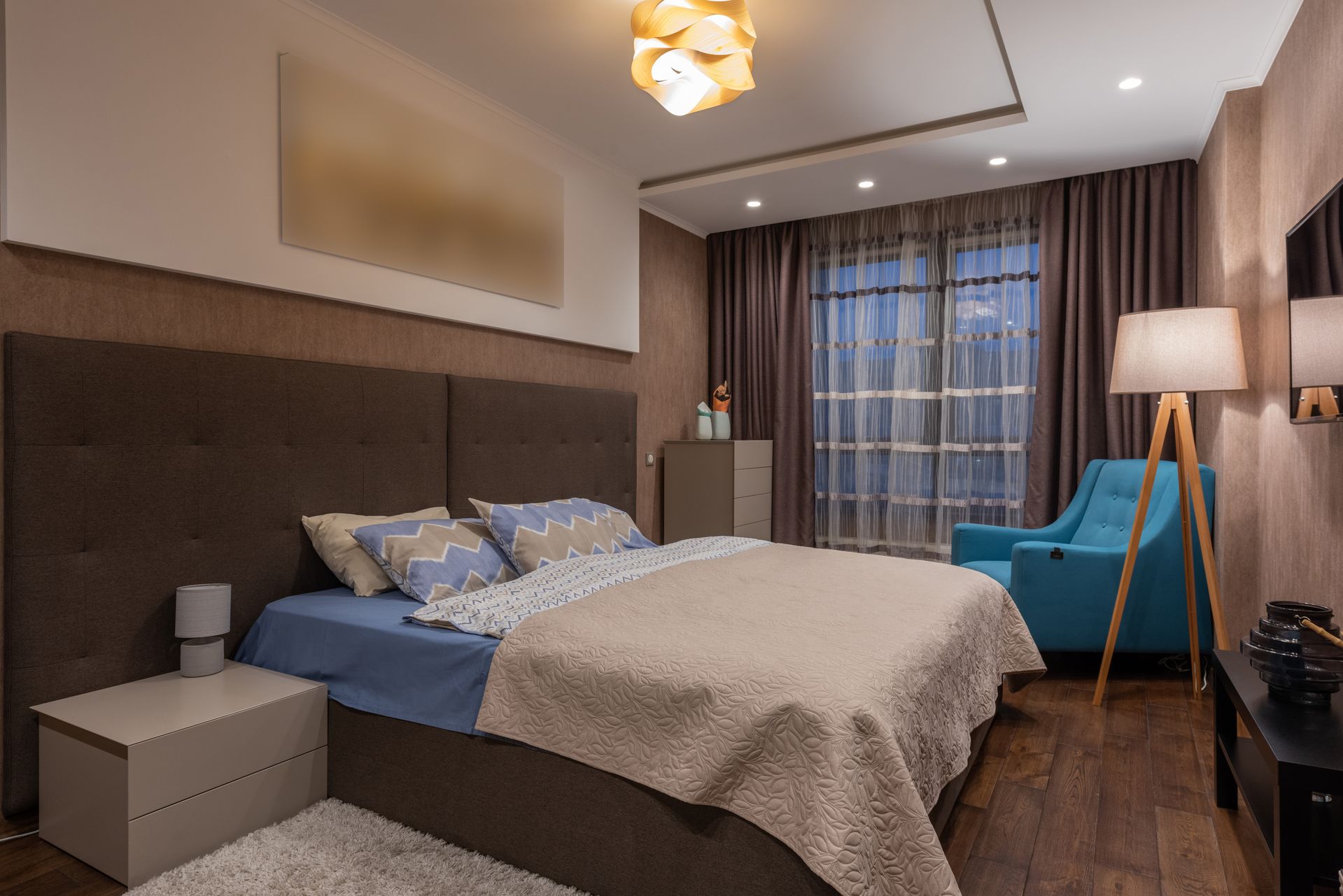 Lumină bună &icirc;n apartamente mici: cum alegi corpuri care măresc vizual spațiul și scad consumul